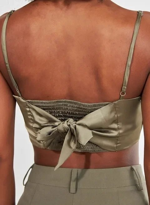 cropped lenço verde de cetim cropped lenço verde de cetim