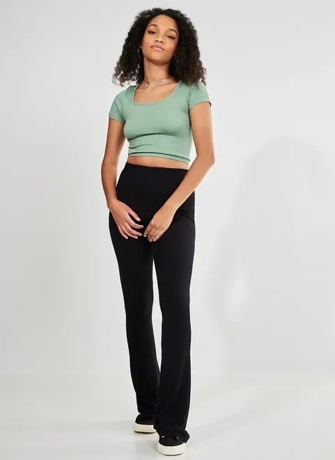 calça flare preta calça flare preta