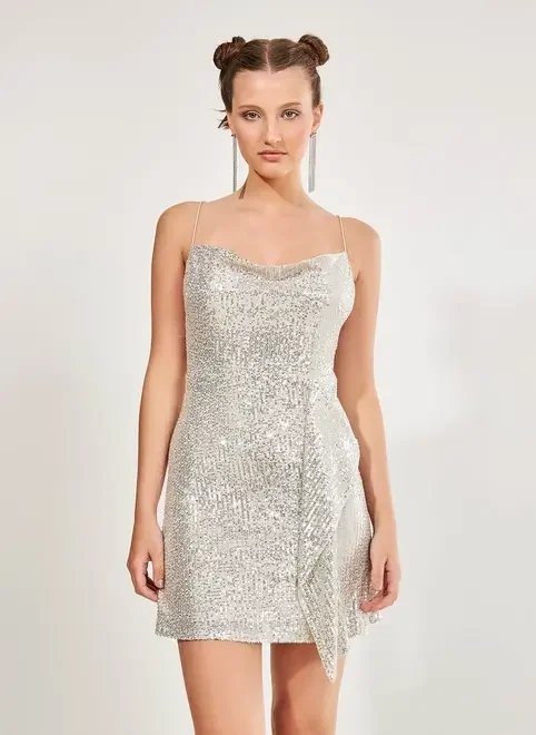 vestido brilhoso com lantejoula vestido brilhoso com lantejoula