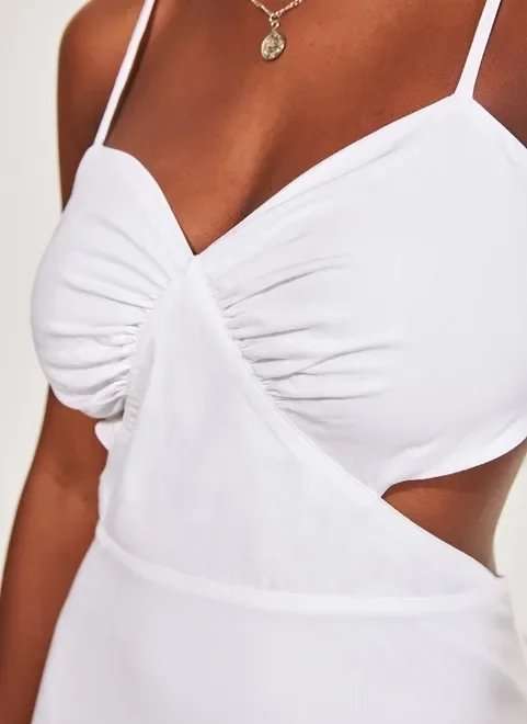 vestido longo off-white com cut out vestido longo off-white com cut out