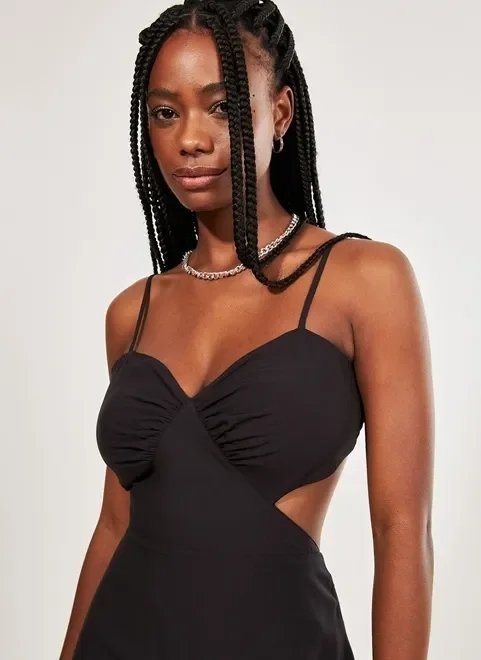 vestido longo preto com cut out vestido longo preto com cut out