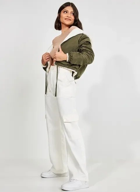 calça cargo reta off-white calça cargo reta off-white