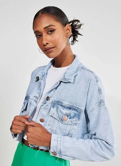 jaqueta cropped em jeans circular jaqueta cropped em jeans circular