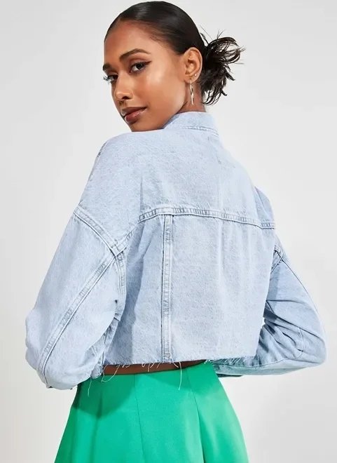 jaqueta cropped em jeans circular jaqueta cropped em jeans circular