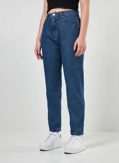 calça mom jeans escura de cintura alta calça mom jeans escura de cintura alta