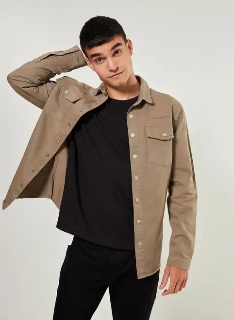 jaqueta estilo camisa em sarja marrom jaqueta estilo camisa em sarja marrom