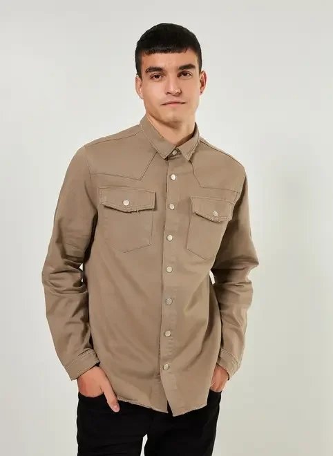 jaqueta estilo camisa em sarja marrom jaqueta estilo camisa em sarja marrom