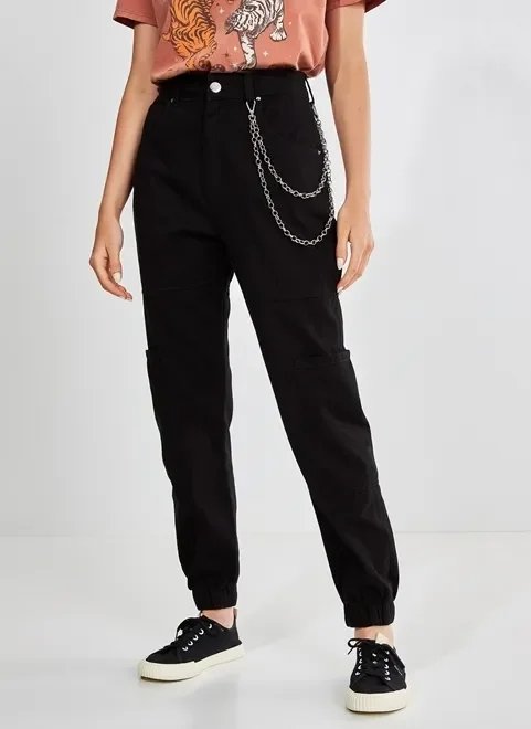 calça jogger preta com corrente calça jogger preta com corrente