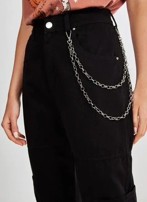 calça jogger preta com corrente calça jogger preta com corrente