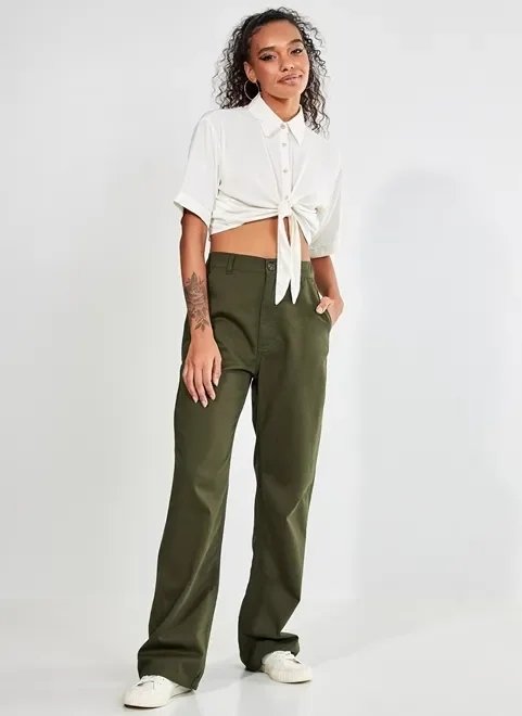 calça reta over de sarja verde militar calça reta over de sarja verde militar