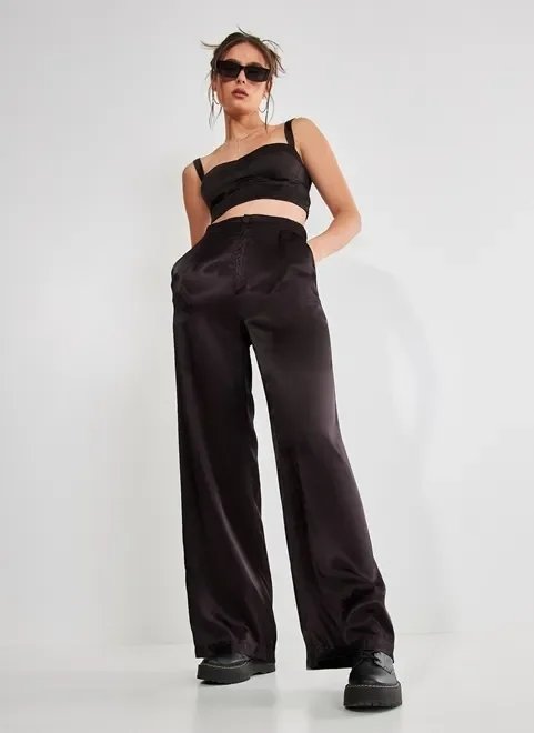 calça wide leg acetinada calça wide leg acetinada