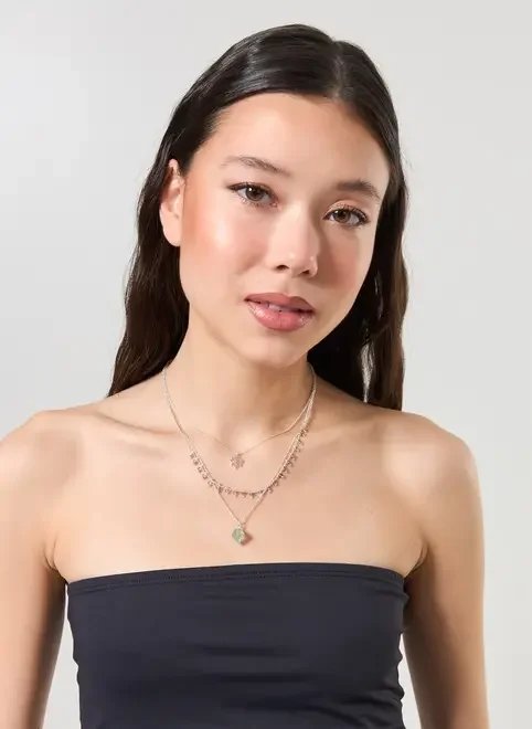 colar triplo com pedrinha e flor de lótus colar triplo com pedrinha e flor de lótus