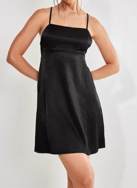 vestido de cetim amarração nas costas vestido de cetim amarração nas costas