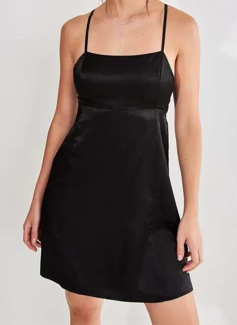 vestido de cetim amarração nas costas vestido de cetim amarração nas costas