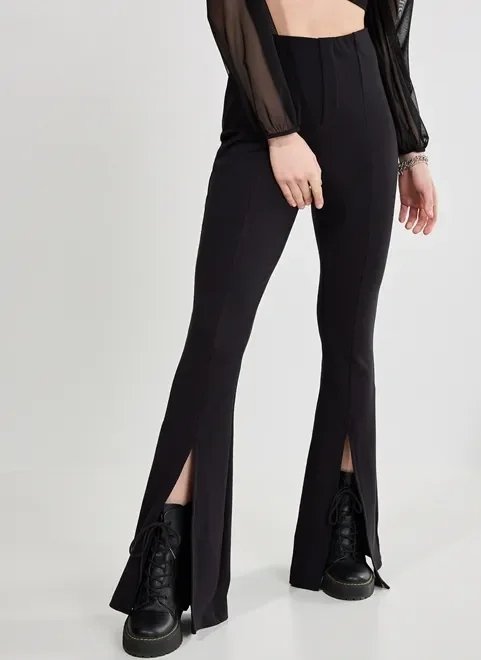 calça flare preta com fendas calça flare preta com fendas