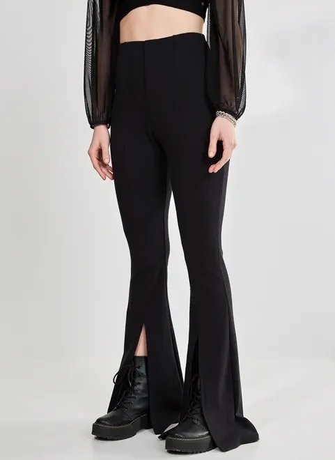 calça flare preta com fendas calça flare preta com fendas