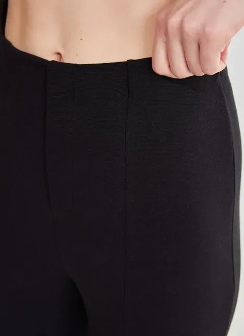 calça flare preta com fendas calça flare preta com fendas