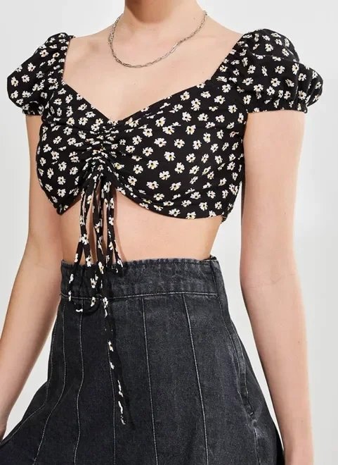 cropped preto com margaridas cropped preto com margaridas