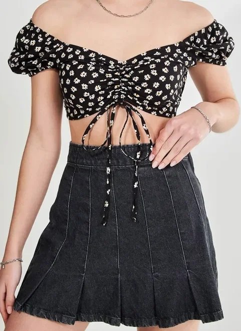 cropped preto com margaridas cropped preto com margaridas