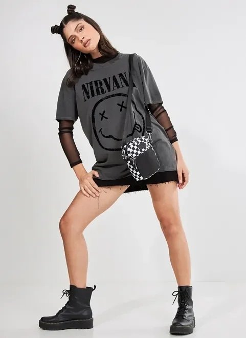 camiseta estonada oversized nirvana com veludo camiseta estonada oversized nirvana com veludo