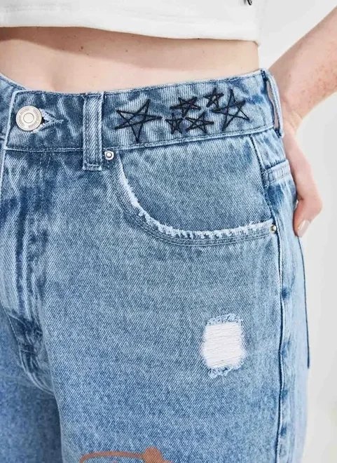 calça mom jeans pinturas místicas calça mom jeans pinturas místicas