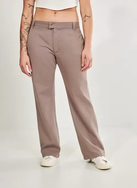 calça de sarja cinza com cintura baixa calça de sarja cinza com cintura baixa