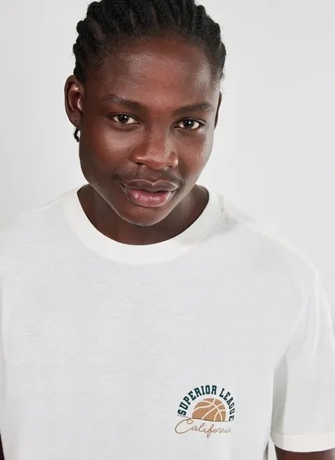 camiseta alongada estampa nas costas camiseta alongada estampa nas costas