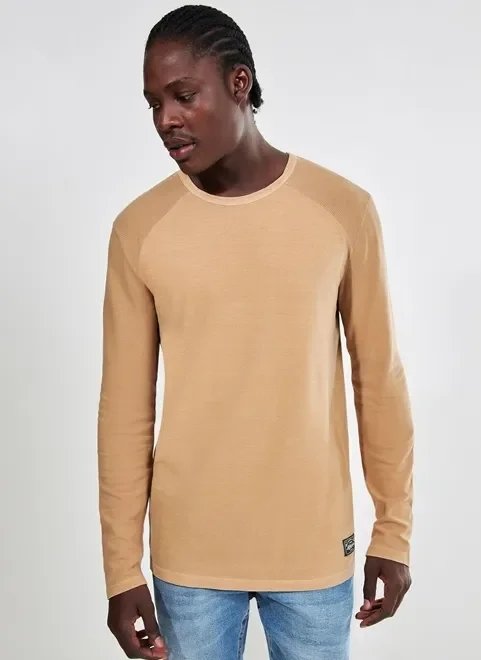camiseta raglan com mangas texturizadas camiseta raglan com mangas texturizadas