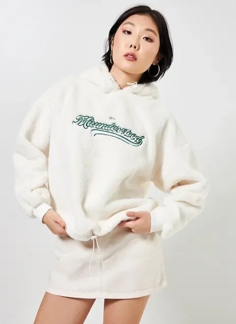 moletom peludinho com bordado moletom peludinho com bordado