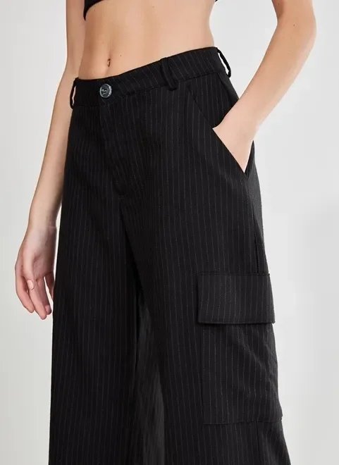 calça alfaiataria cargo com risca de giz calça alfaiataria cargo com risca de giz