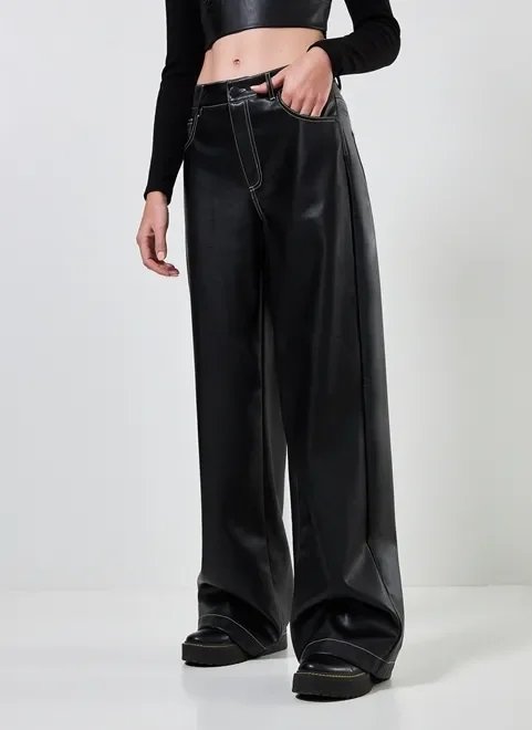 calça wide leg em poliuretano com costuras calça wide leg em poliuretano com costuras