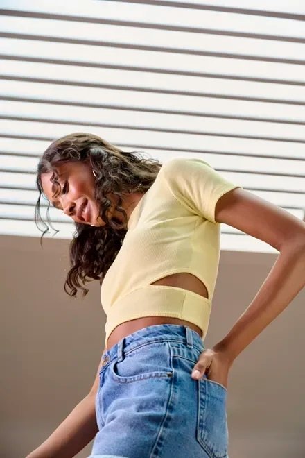 blusa cropped com aberturas blusa cropped com aberturas