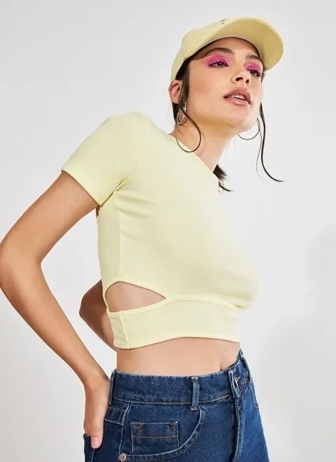 blusa cropped com aberturas blusa cropped com aberturas