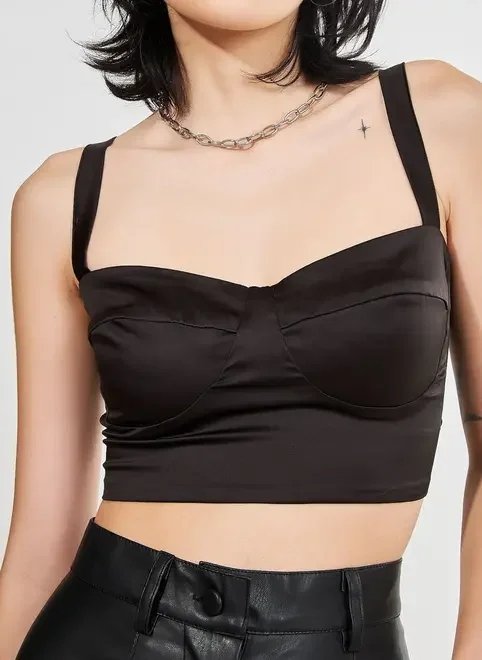 top cropped de cetim preto top cropped de cetim preto