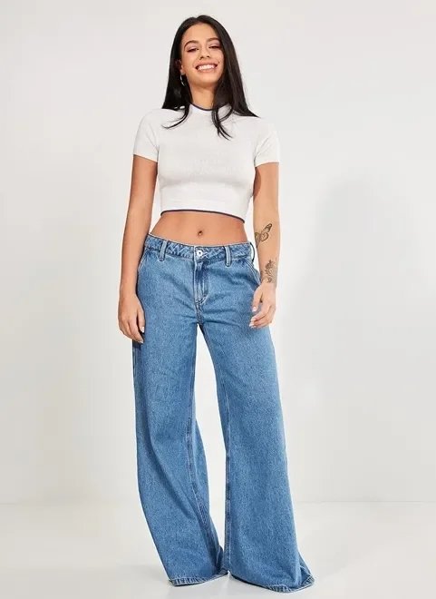 blusa cropped raglan em retilínea blusa cropped raglan em retilínea