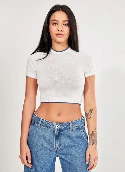 blusa cropped raglan em retilínea blusa cropped raglan em retilínea