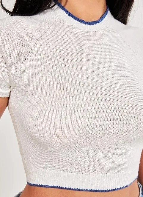 blusa cropped raglan em retilínea blusa cropped raglan em retilínea