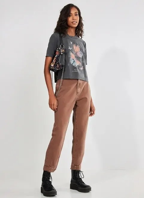 camiseta cropped preto lavado borboletas camiseta cropped preto lavado borboletas