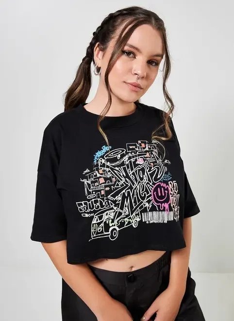 camiseta cropped collab graffiti camiseta cropped collab graffiti