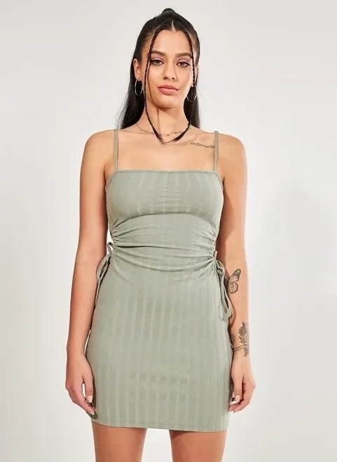 vestido justinho com abertura lateral vestido justinho com abertura lateral