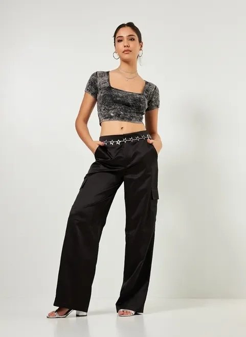 calça cargo em cetim preto calça cargo em cetim preto