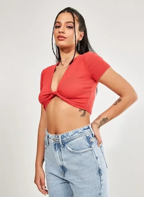 cropped vermelho com torção cropped vermelho com torção