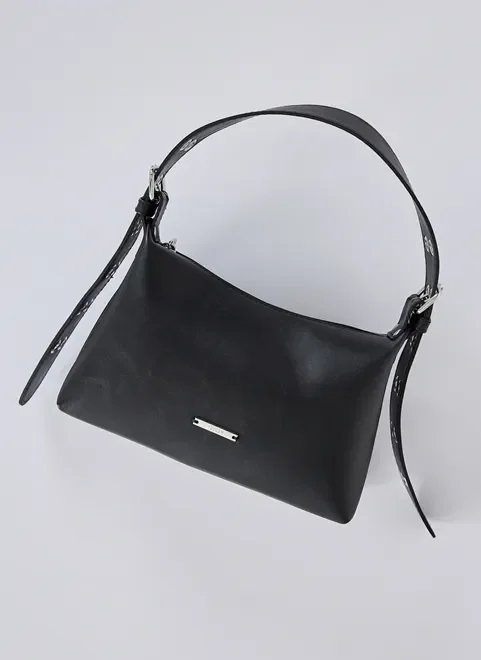 bolsa baguete preta com ilhós bolsa baguete preta com ilhós