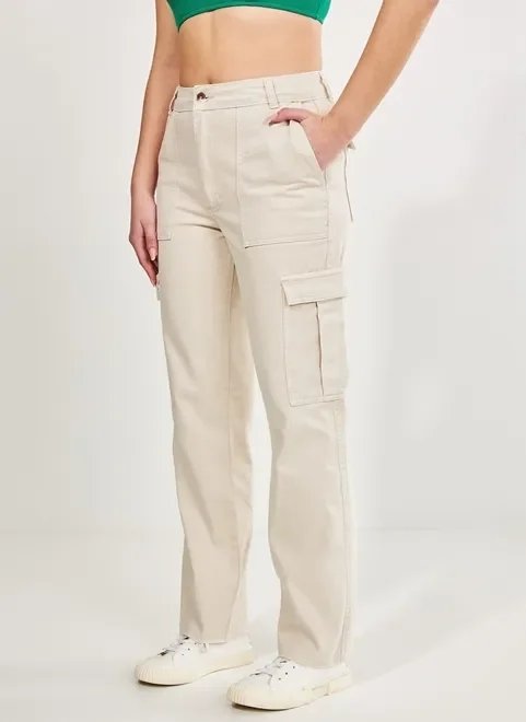 calça cargo reta em sarja gelo calça cargo reta em sarja gelo