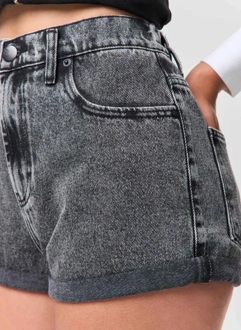 short jeans mom cintura com elástico short jeans mom cintura com elástico
