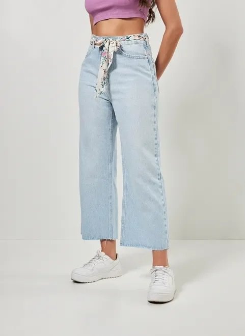 calça jeans pantacourt com cinto floral calça jeans pantacourt com cinto floral