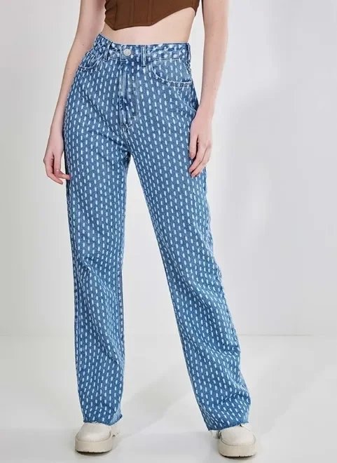 calça jeans reta com risquinhos de corrosão calça jeans reta com risquinhos de corrosão
