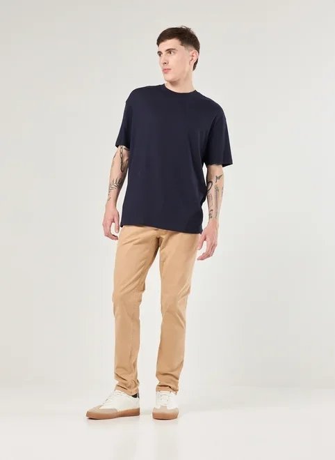 calça chino slim em sarja caqui calça chino slim em sarja caqui