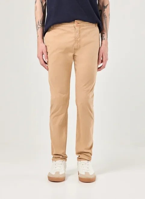 calça chino slim em sarja caqui calça chino slim em sarja caqui