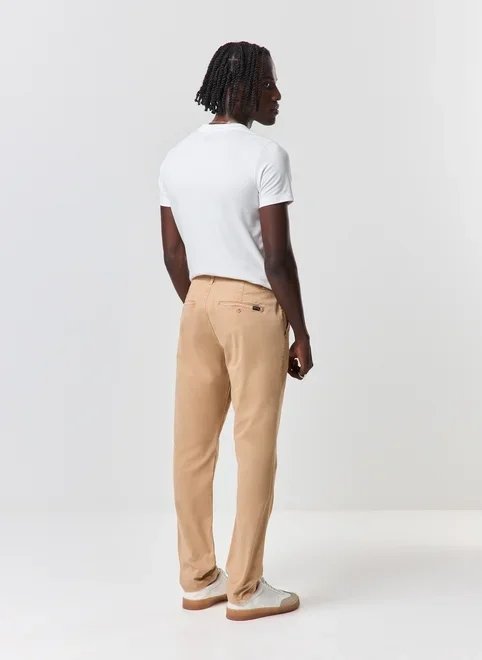 calça chino slim em sarja caqui calça chino slim em sarja caqui